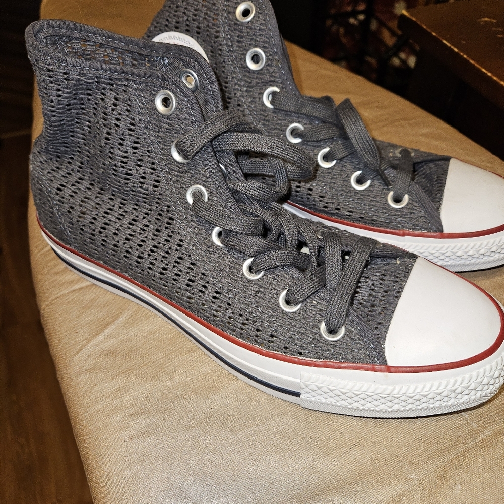Converse Women's Chuck Taylor All Star Hi Top Crochet Shoes Size 8 Gray 551539F - Picture 2 of 9